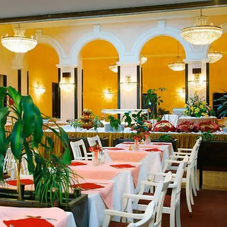 호텔 Hotel Opatija 2*