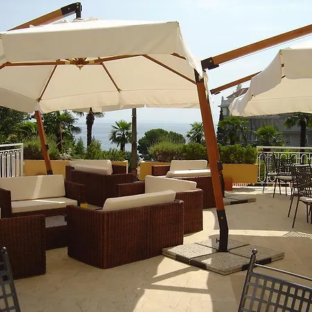 호텔 Hotel Opatija 2*