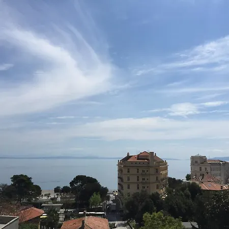 호텔 Hotel Opatija 2*
