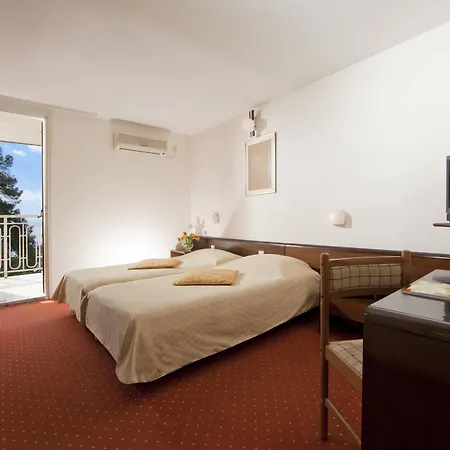Hotel Opatija 2* 오파티아
