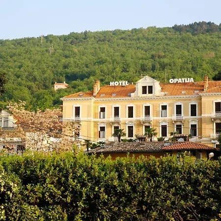 Hotel Opatija 호텔