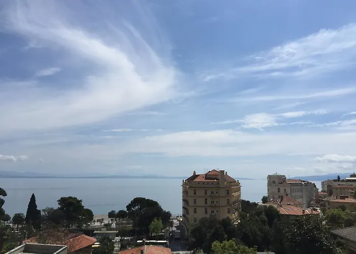מלון Hotel Opatija 2*