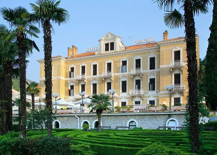 Hotel Opatija 2*