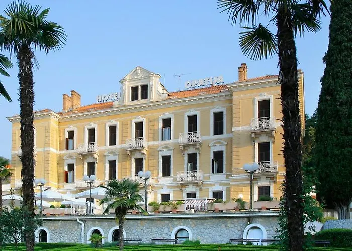 Hotel Opatija 2* אופטיה