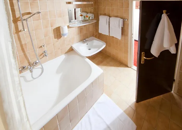 Hotel Opatija 2* Опатія