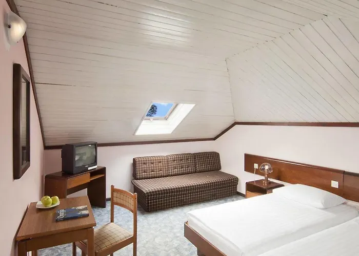 Hotel Opatija Готель Опатія