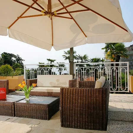 Hotel Opatija מלון 2*