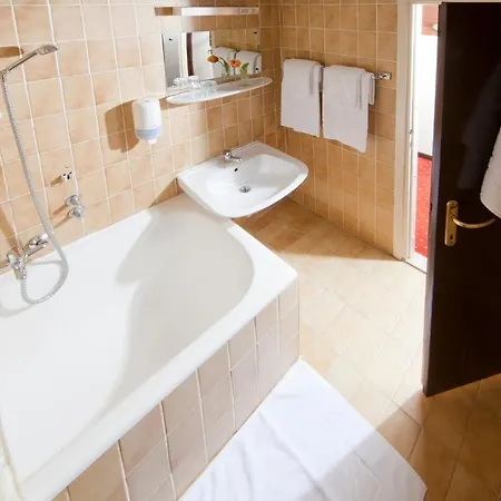 Hotel Opatija 2* Опатія