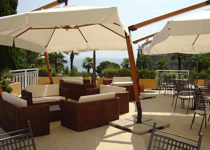 Отель Hotel Opatija 2*