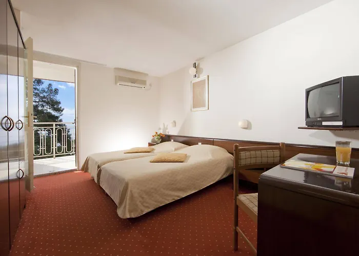 Hotel Opatija 2* Опатия