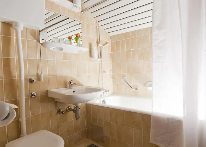 Hotel Opatija Отель 2*